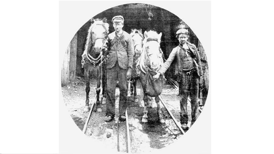 North Bulli Colliery   At the end of the days work Sydney Mail  New South Wales Advertiser 1 Feb 1905 p288 1