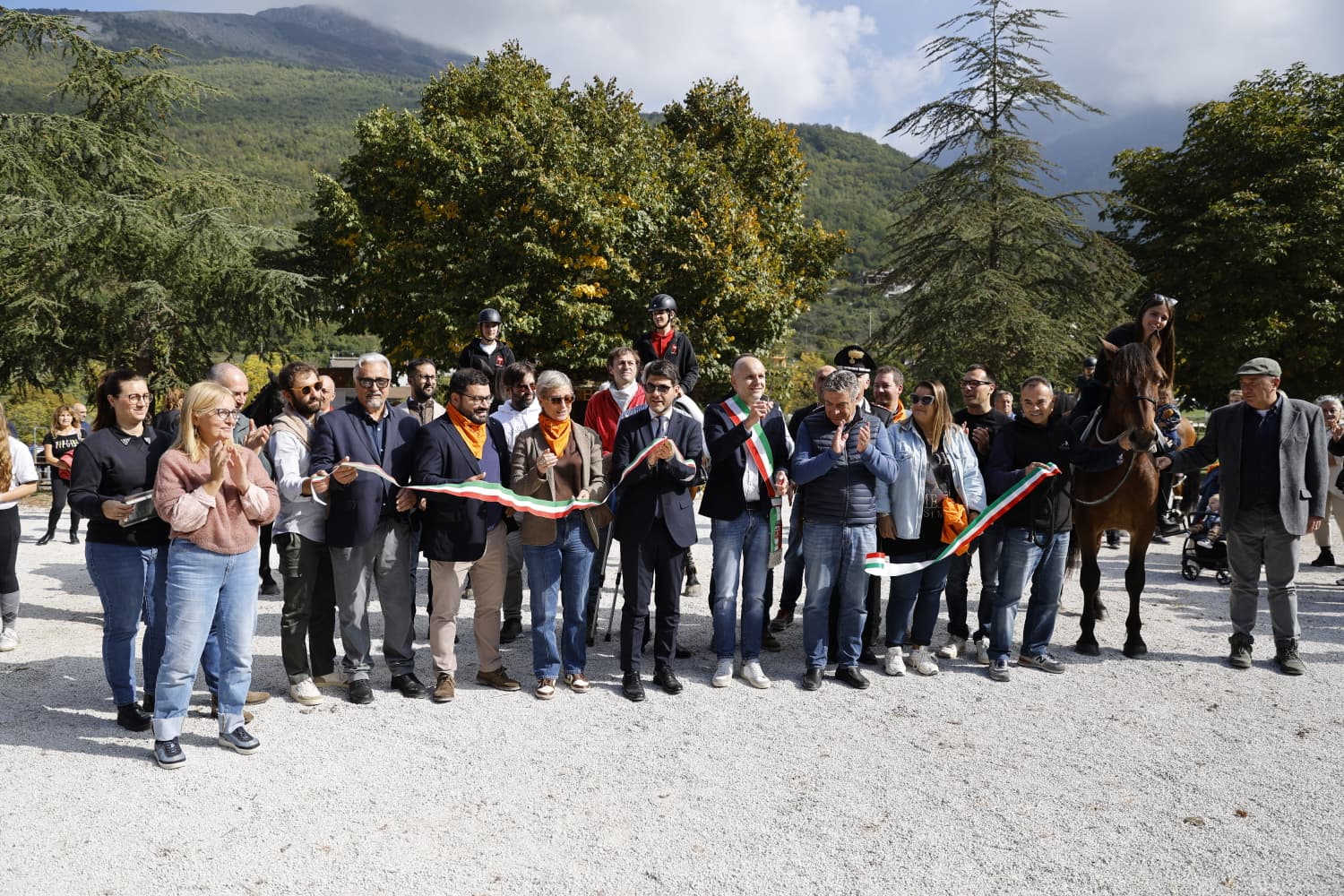 Taglio del nastro Cantiano Fiera Cavalli 
